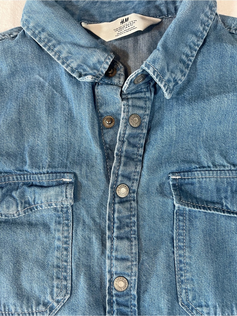 H&M Girl’s Light Blue Denim Button-Down Shirt with Snaps Double Pocket - Picture 2 of 8